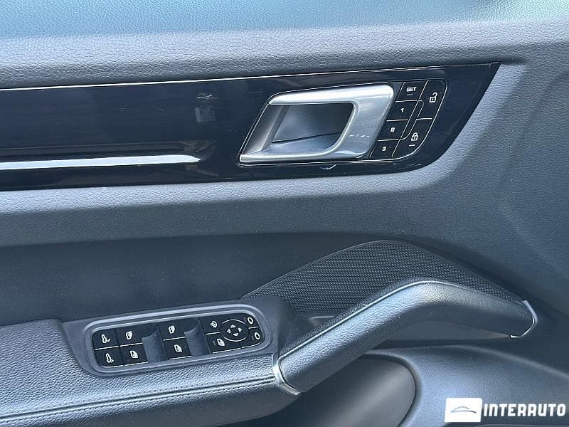 2018 Porsche Cayenne — Miniatură 17