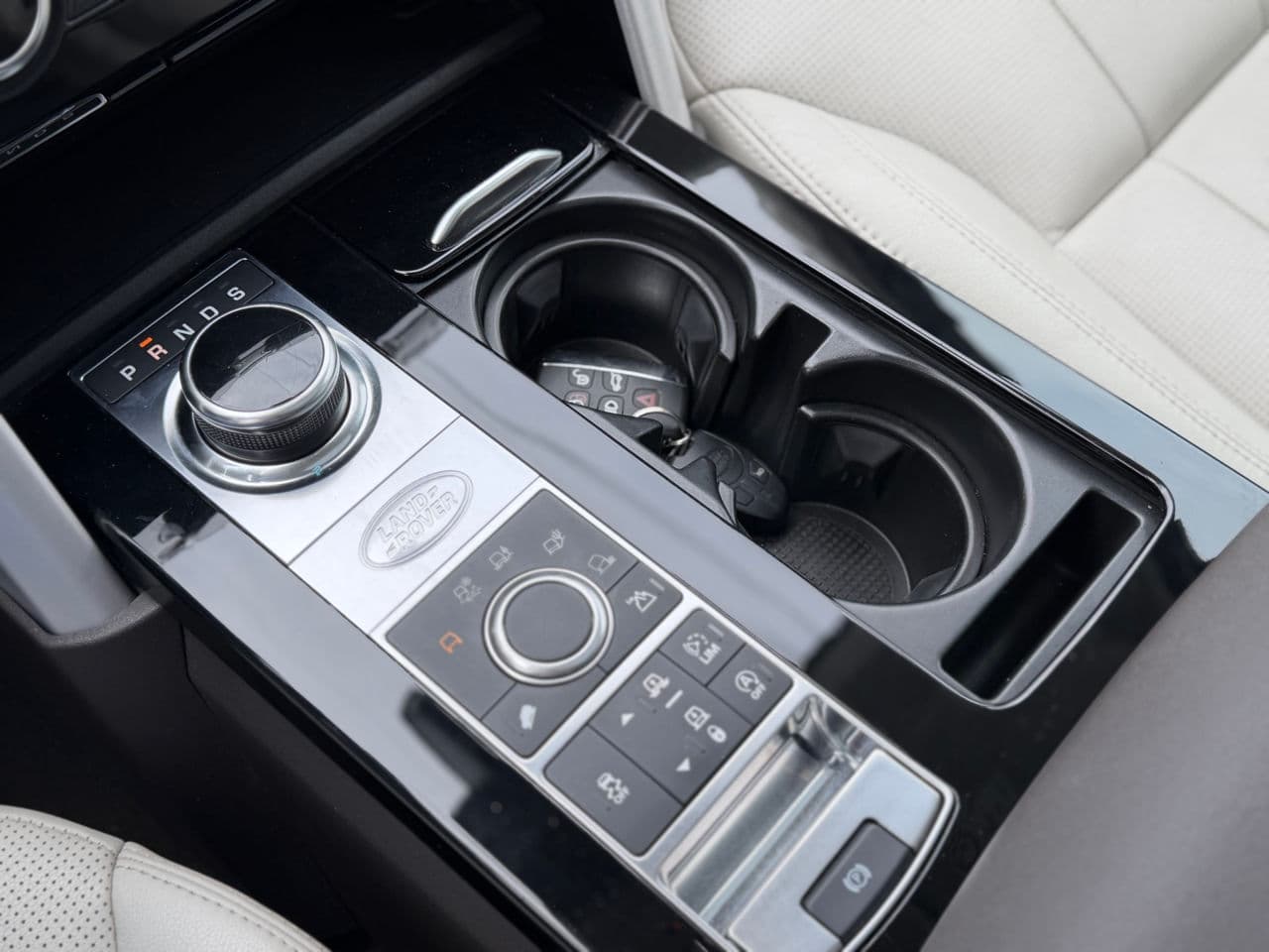 2017 Land Rover Discovery — Miniatură 18