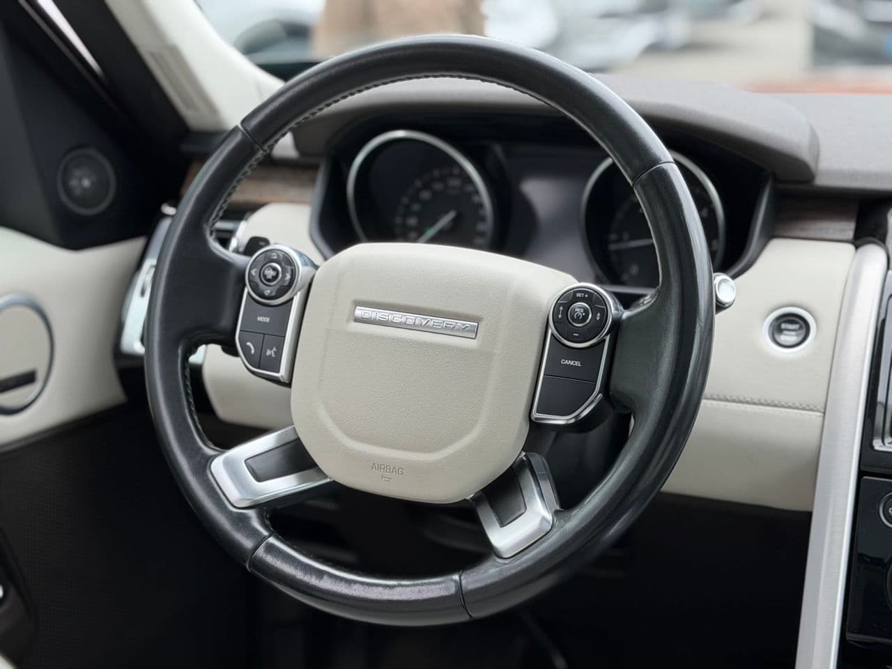 2017 Land Rover Discovery — Miniatură 15