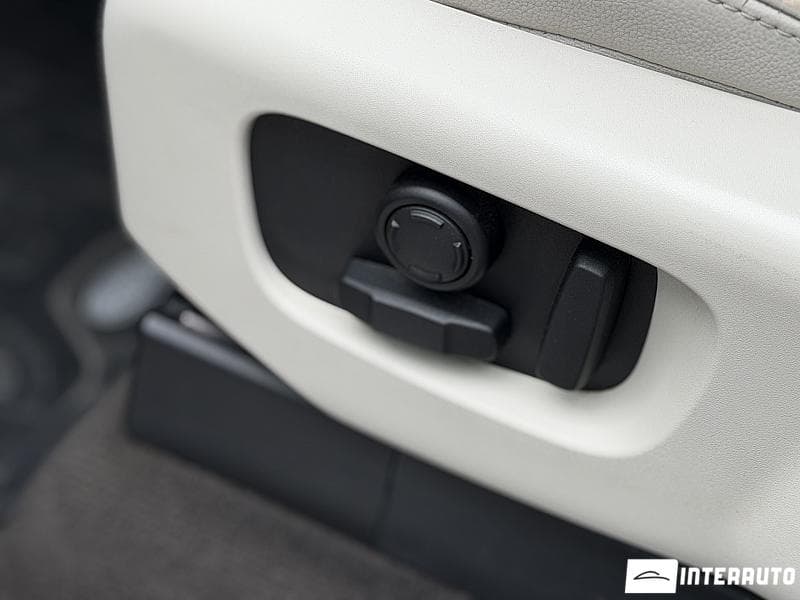 2017 Land Rover Discovery — Miniatură 12