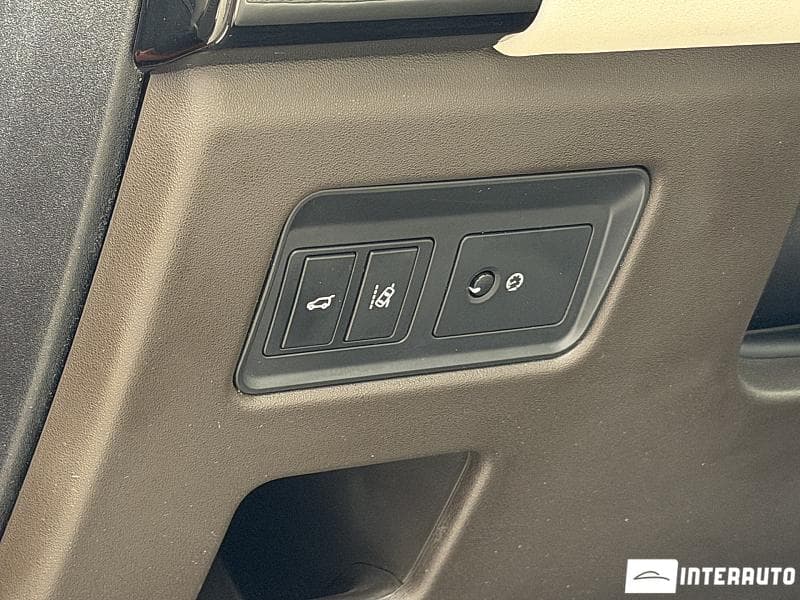 2017 Land Rover Discovery — Miniatură 14