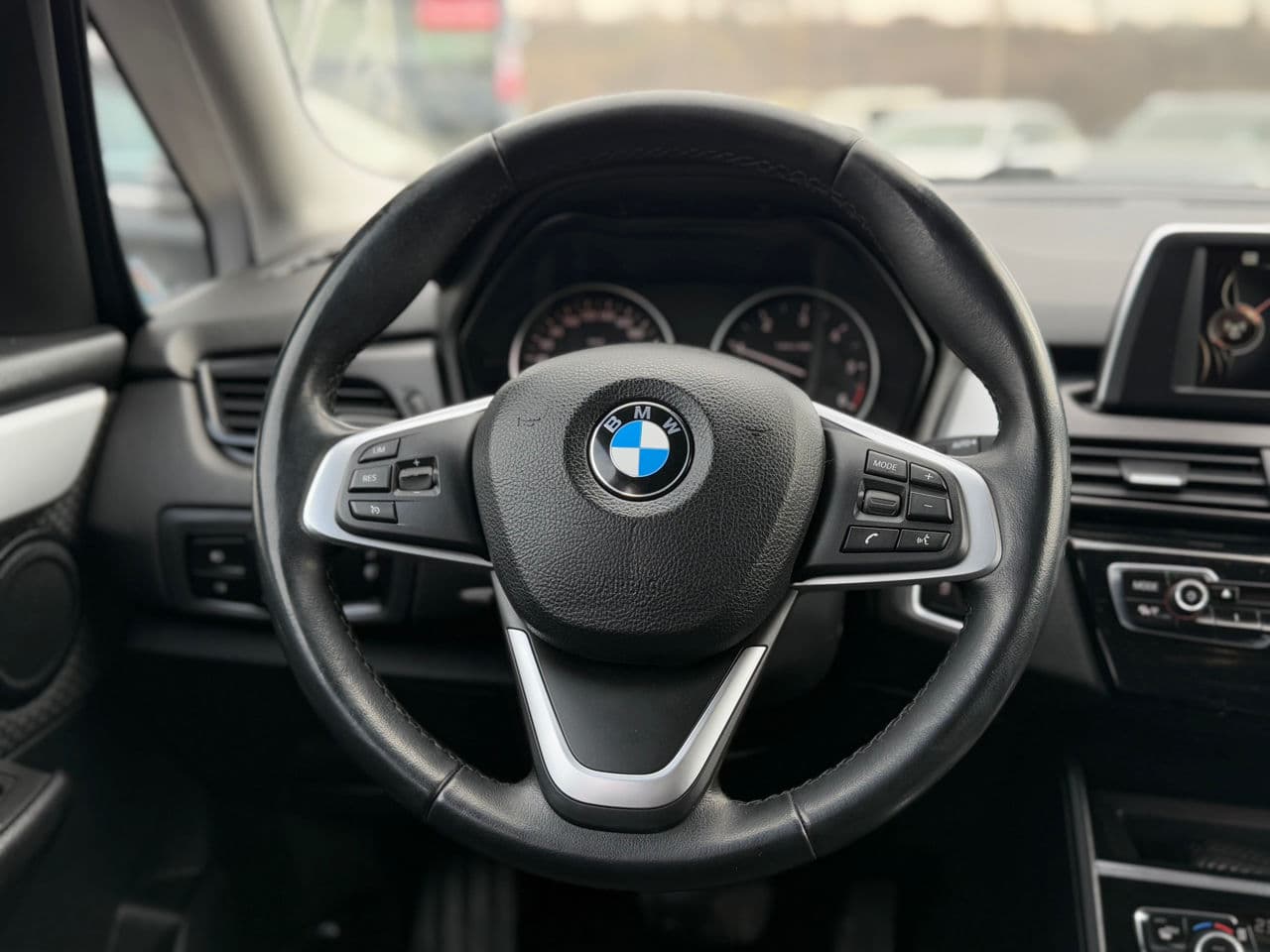 BMW 216d 2016 — Миниатюра 9