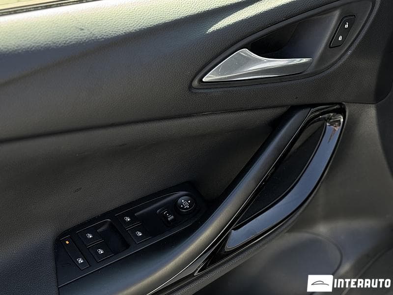 2020 Opel Astra — Miniatură 5
