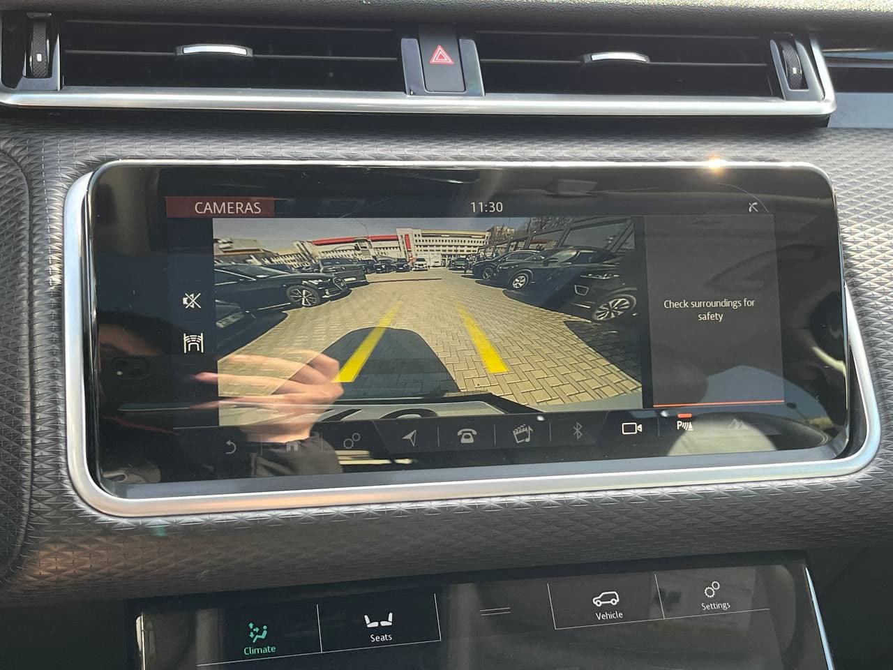 Land Rover Range Rover Velar 2017 — Миниатюра 12