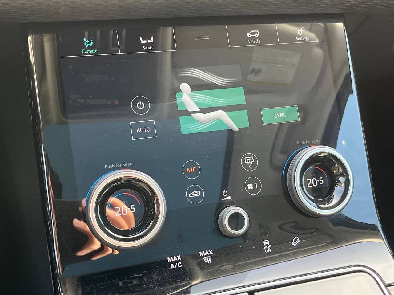 Land Rover Range Rover Velar 2017 — Миниатюра 13