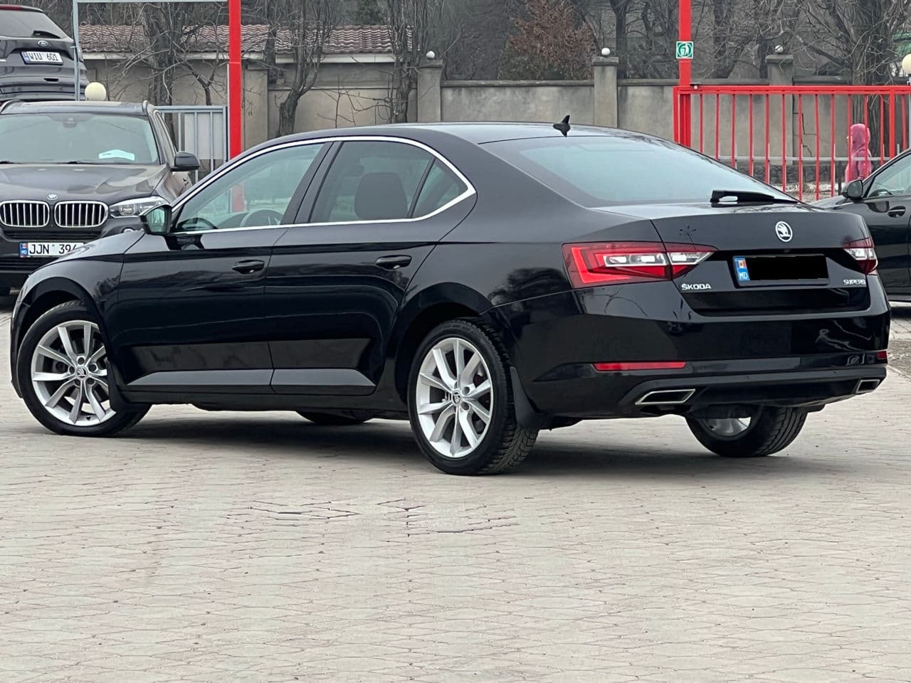 2017 Skoda Superb — Miniatură 2