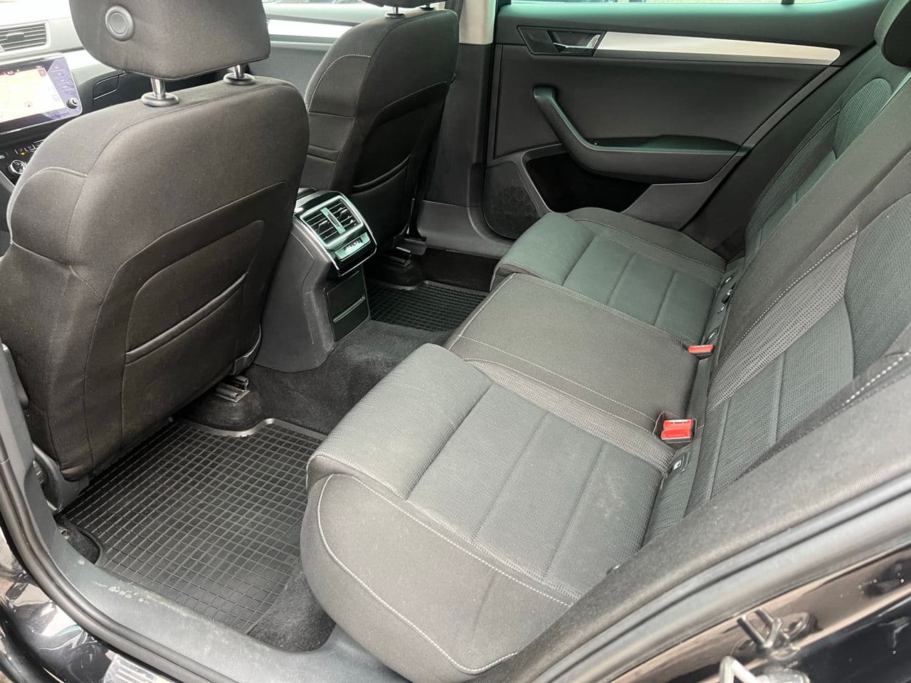 2017 Skoda Superb — Miniatură 18