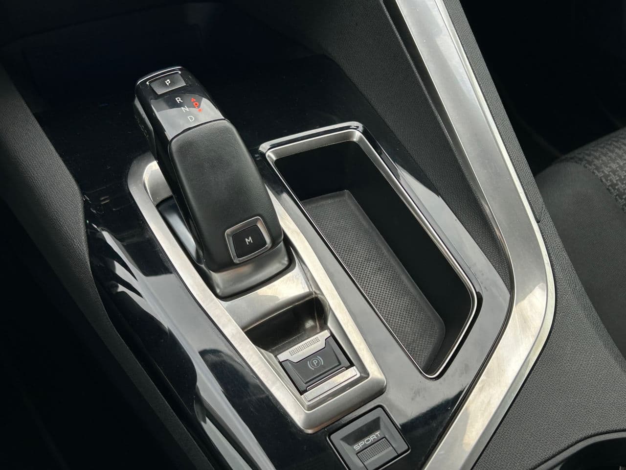 2018 Peugeot 3008 — Miniatură 12