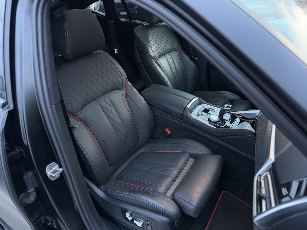 2022 BMW X6 4.0i — Miniatură 30