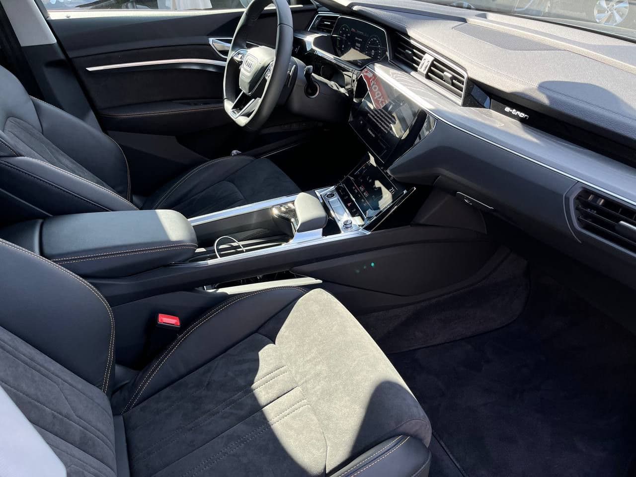 2023 Audi E-tron — Miniatură 6