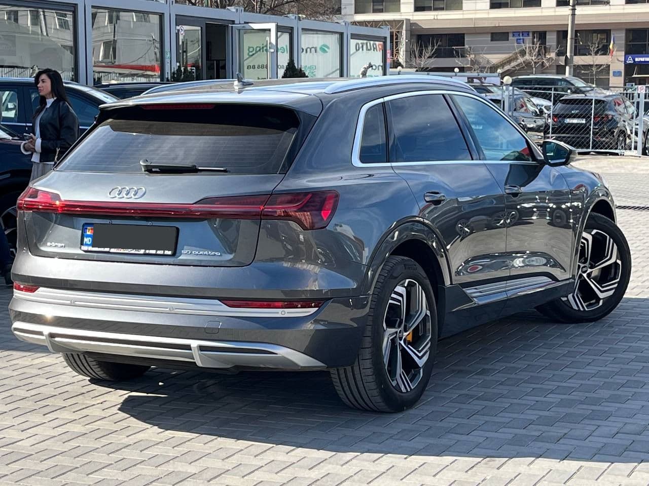 2023 Audi E-tron — Miniatură 2