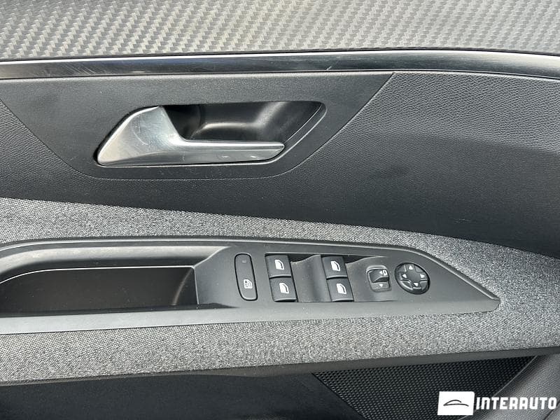 2021 Peugeot 3008 — Miniatură 6