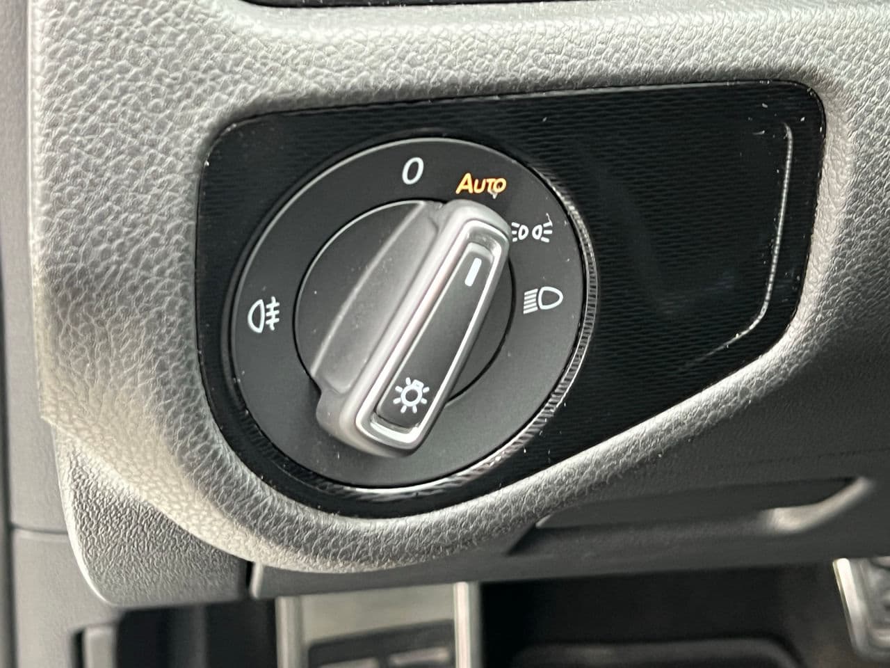 2015 Volkswagen Golf GTE — Miniatură 9