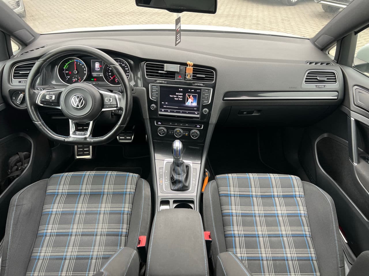 2015 Volkswagen Golf GTE — Miniatură 7