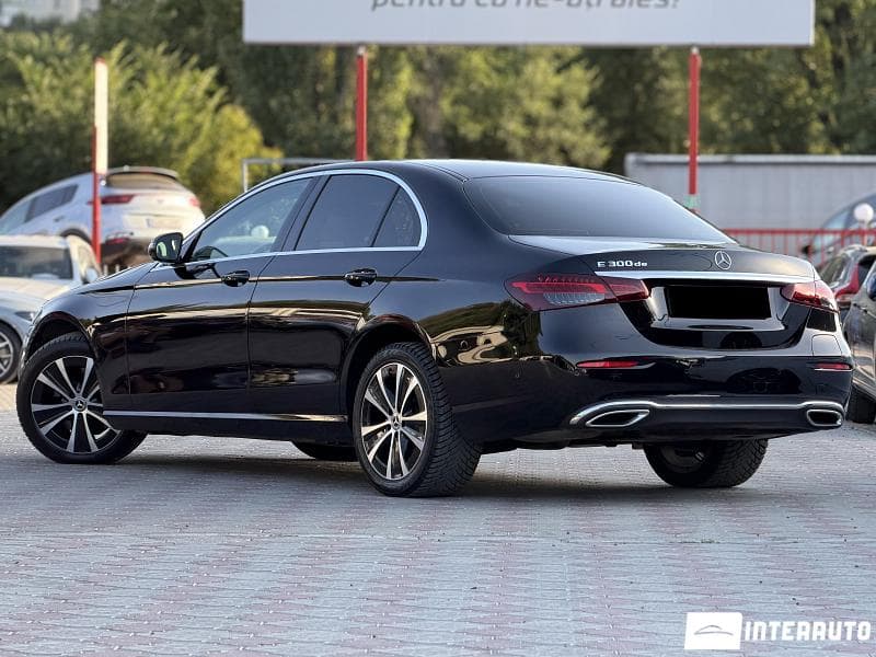 2021 Mercedes E 300de — Miniatură 3