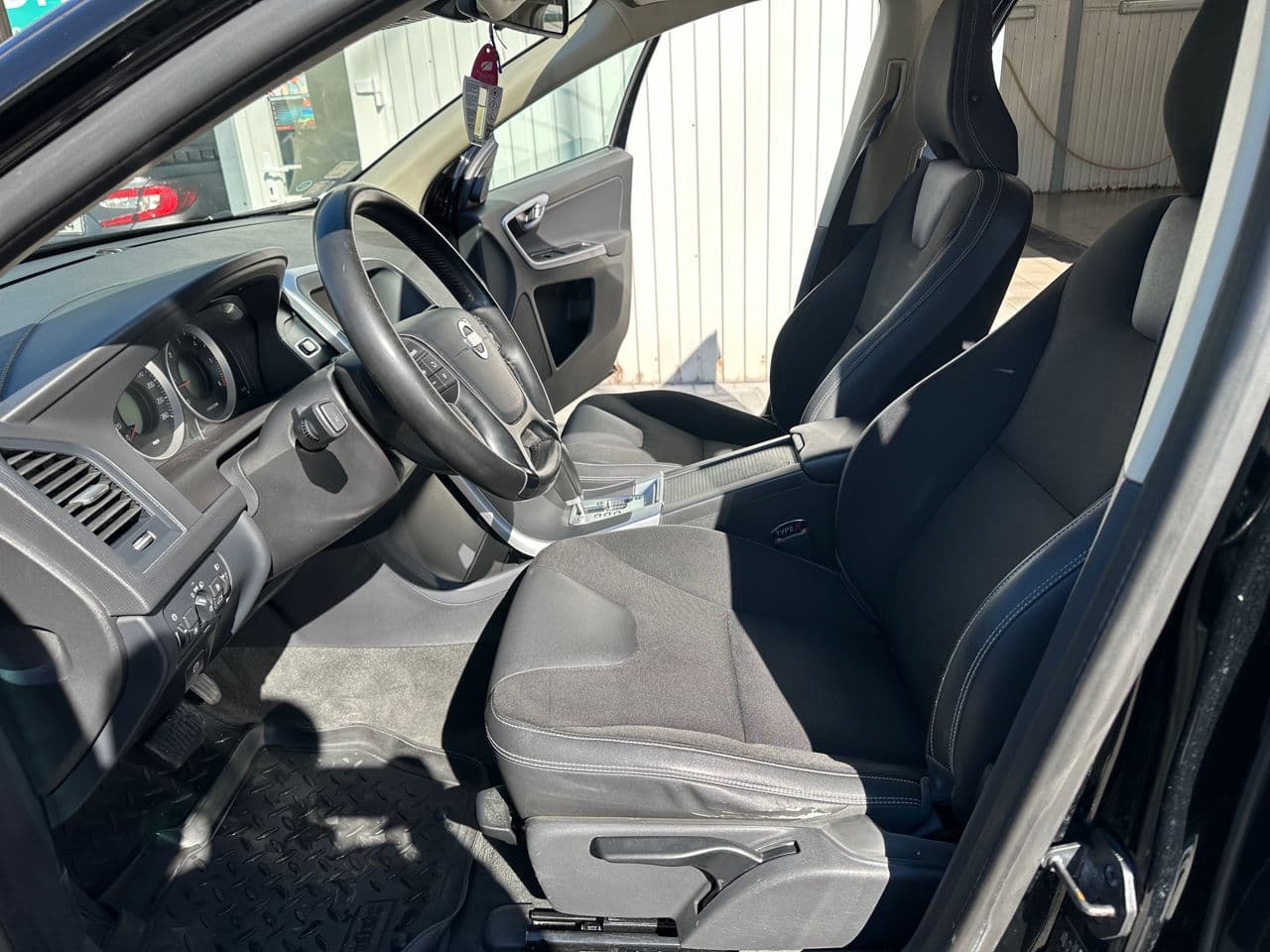 Volvo XC 60 2011 — Миниатюра 6