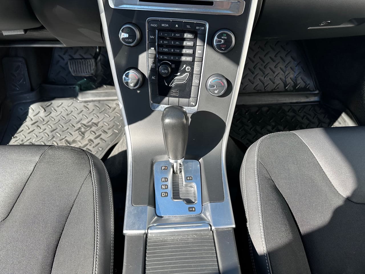 Volvo XC 60 2011 — Миниатюра 12