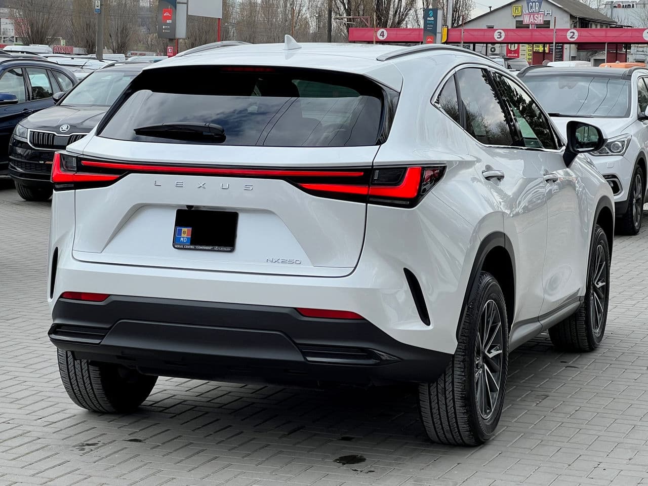 2023 Lexus NX 250 — Miniatură 2