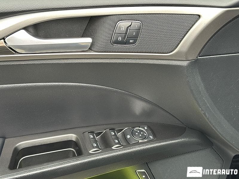 2016 Ford Fusion — Miniatură 16