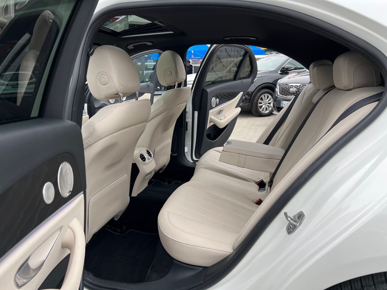 2021 Mercedes E 350 — Miniatură 13