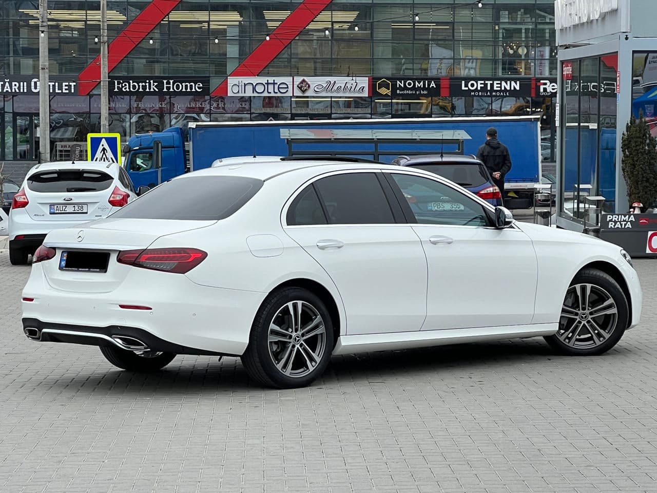 2021 Mercedes E 350 — Miniatură 3