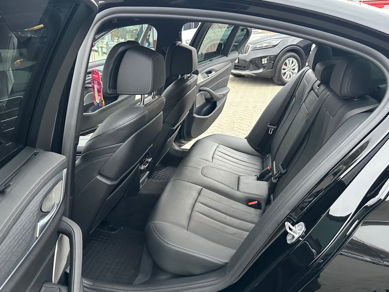 2020 BMW 545e — Miniatură 14