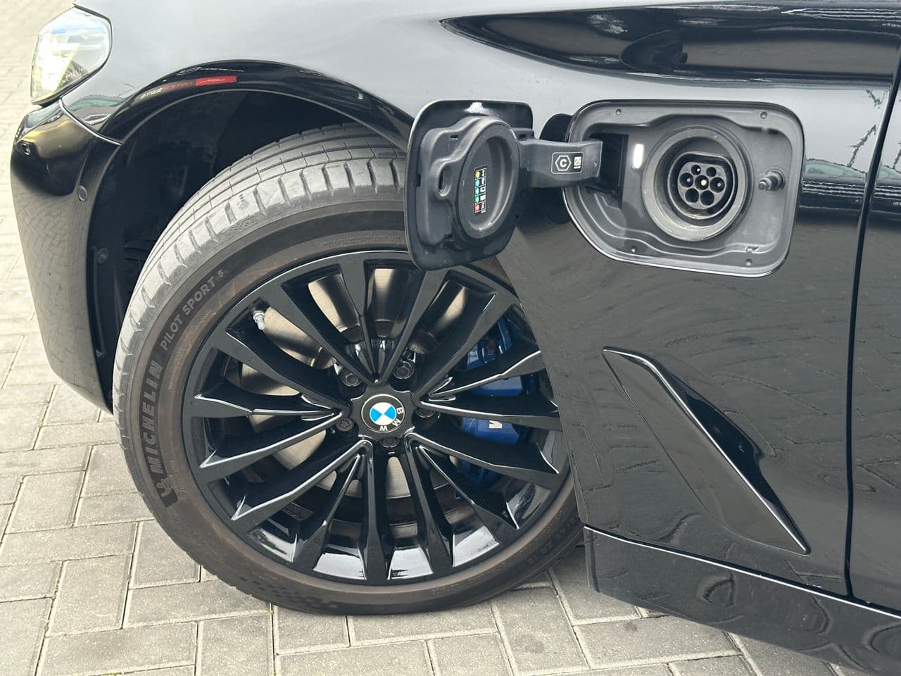 2020 BMW 545e — Miniatură 18