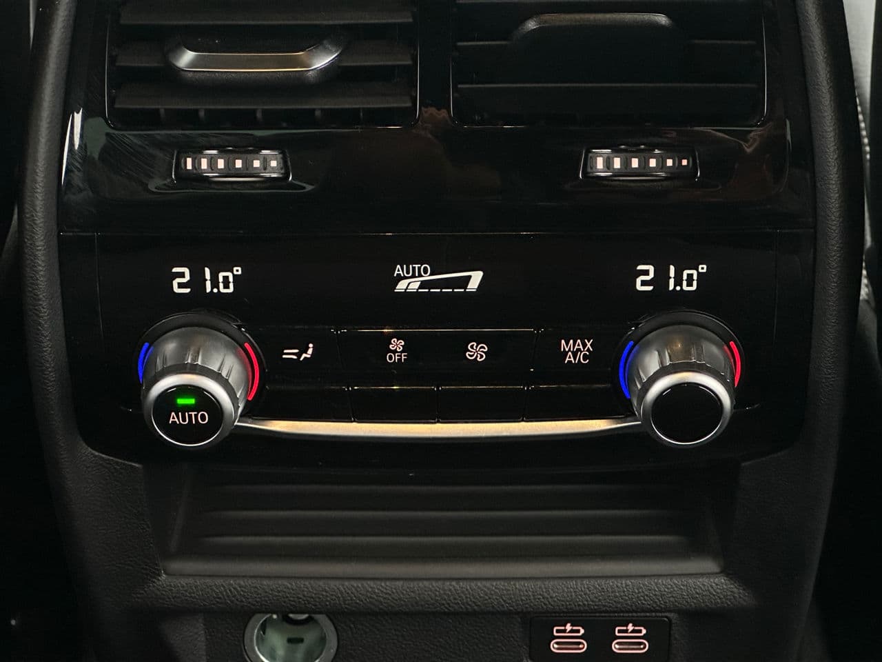 2020 BMW 545e — Miniatură 15