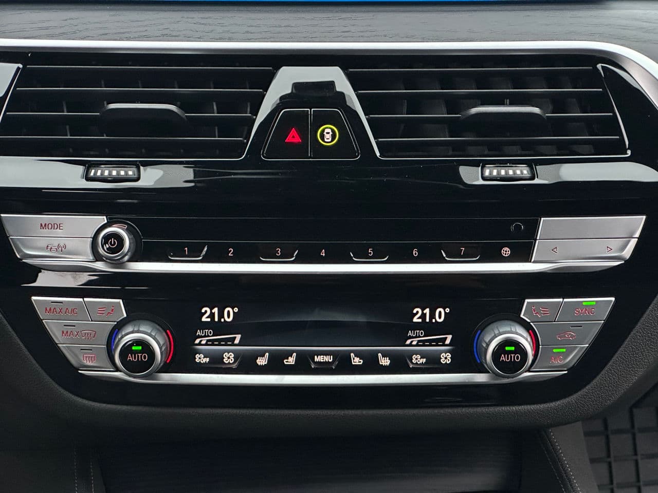 2020 BMW 545e — Miniatură 11