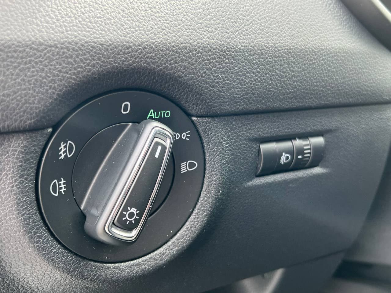 2014 Skoda Octavia — Miniatură 13