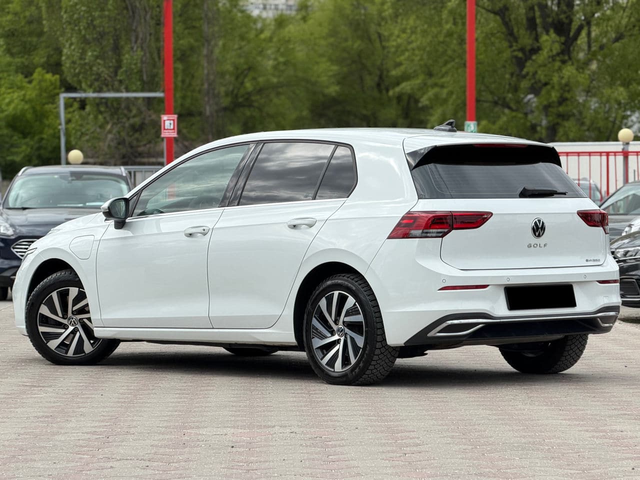 2021 Volkswagen Golf eHybrid — Miniatură 3