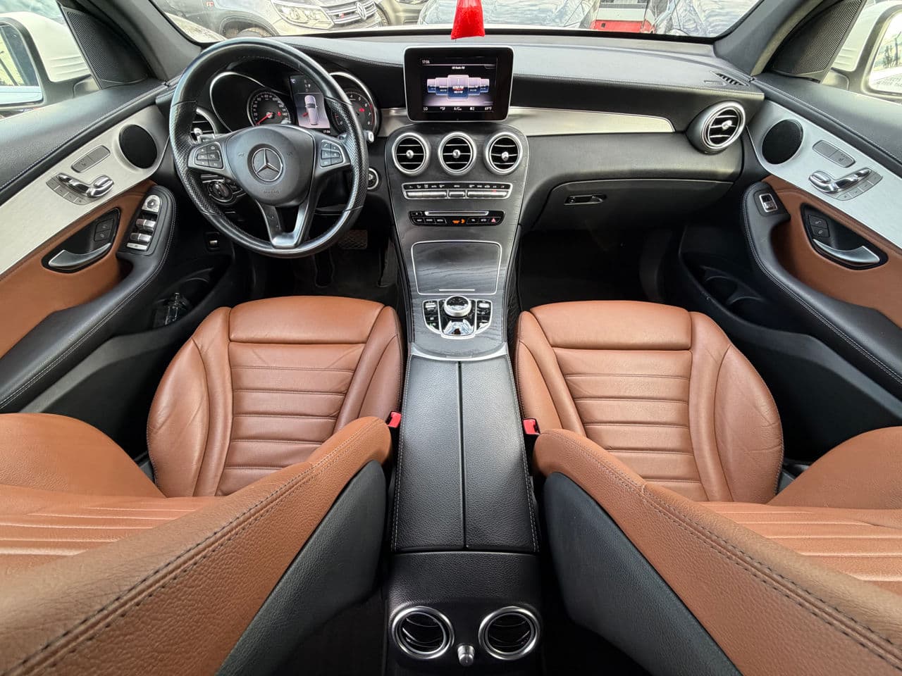 2019 Mercedes GLC 300 — Miniatură 10