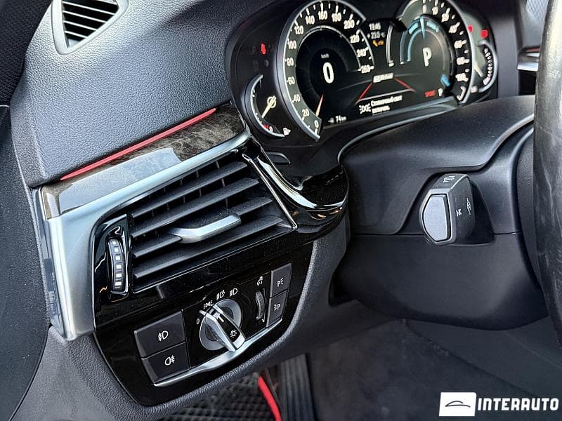 2018 BMW 530e — Miniatură 11
