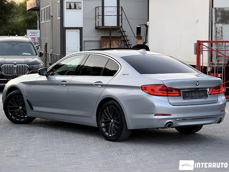 2018 BMW 530e — Miniatură 2