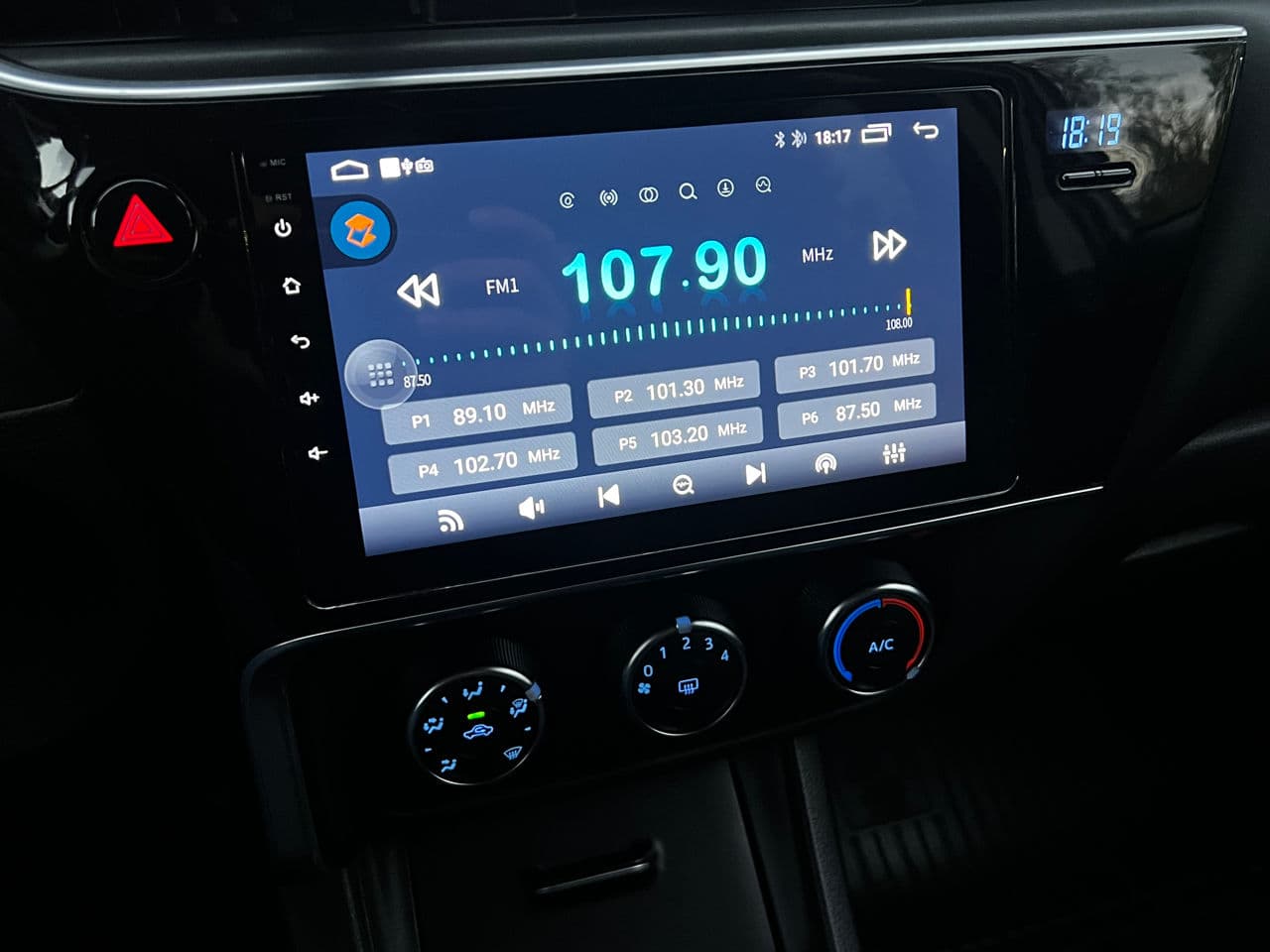 2017 Toyota Corolla — Miniatură 8