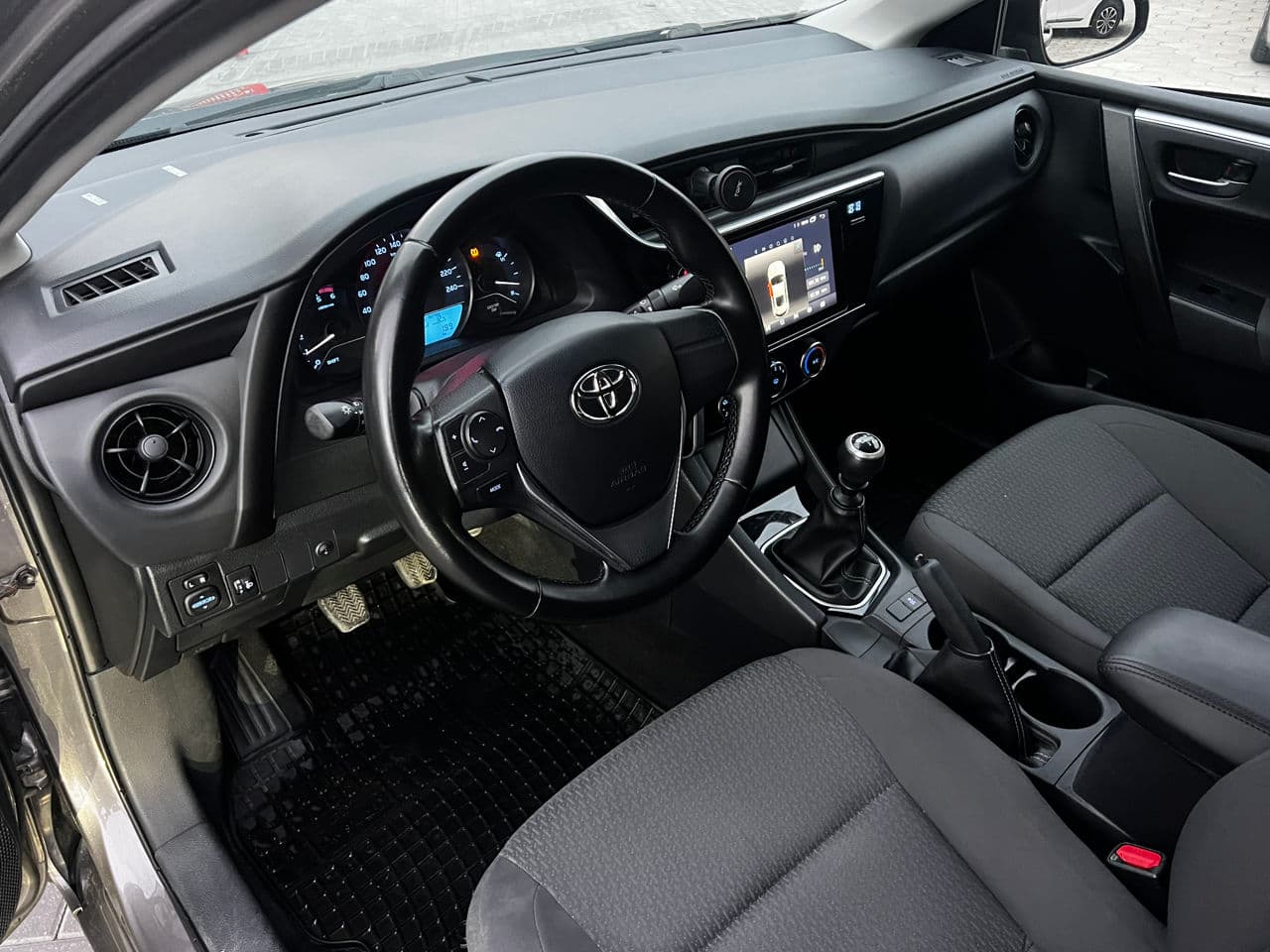 2017 Toyota Corolla — Miniatură 6