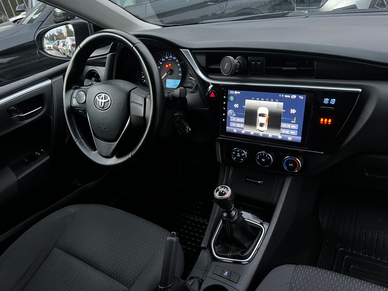 2017 Toyota Corolla — Miniatură 13