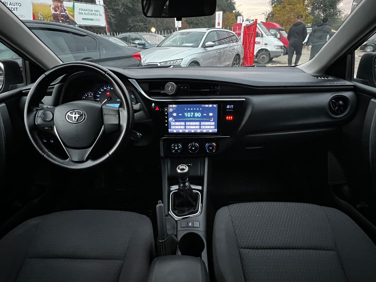 2017 Toyota Corolla — Miniatură 12