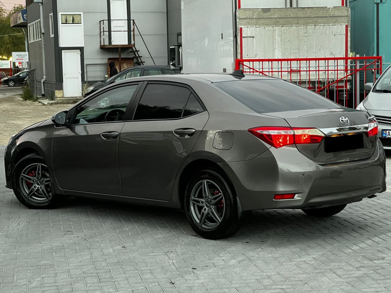 2017 Toyota Corolla — Miniatură 2