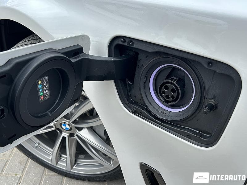 2016 BMW 740e — Miniatură 22