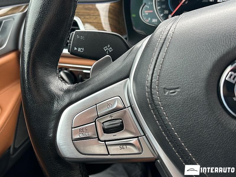 2016 BMW 740e — Miniatură 9