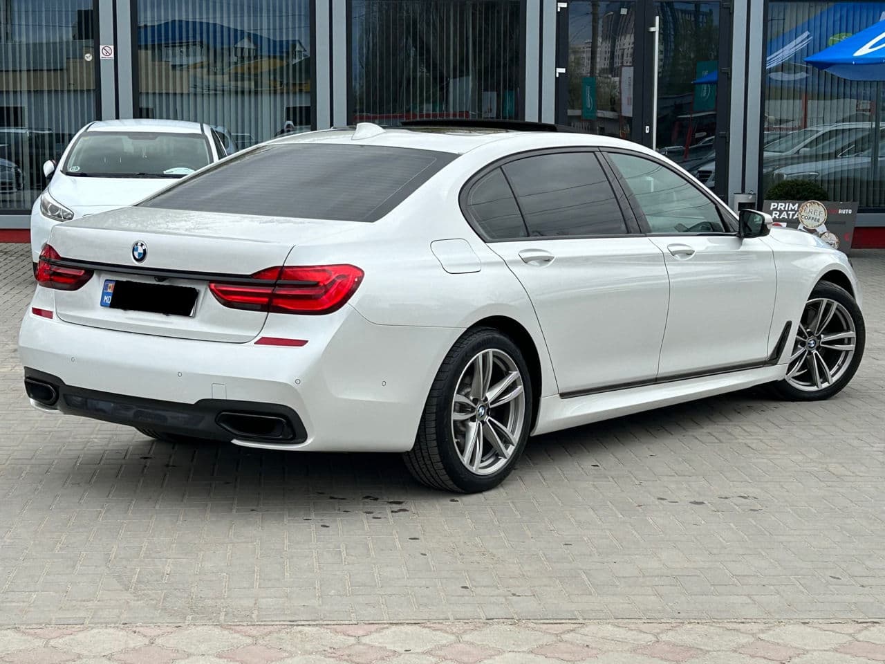 2016 BMW 740e — Miniatură 3