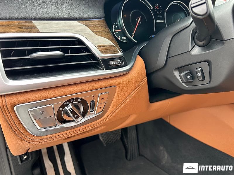 2016 BMW 740e — Miniatură 8