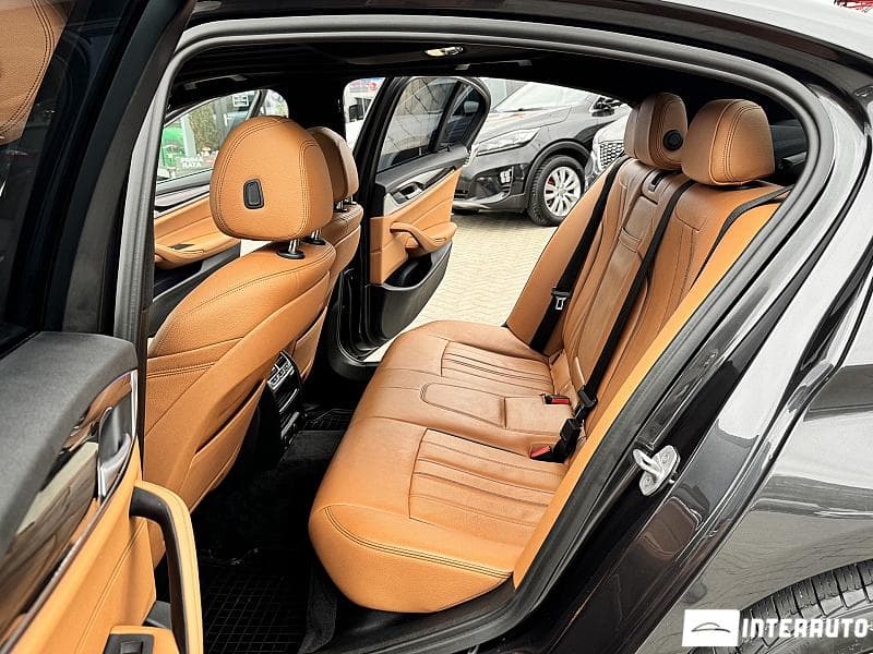 2017 BMW 530 — Miniatură 12