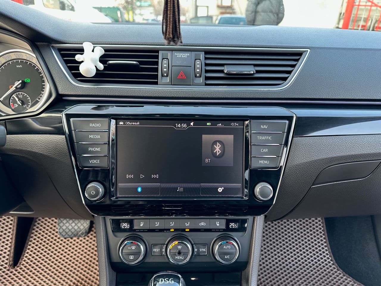 2015 Skoda Superb — Miniatură 15