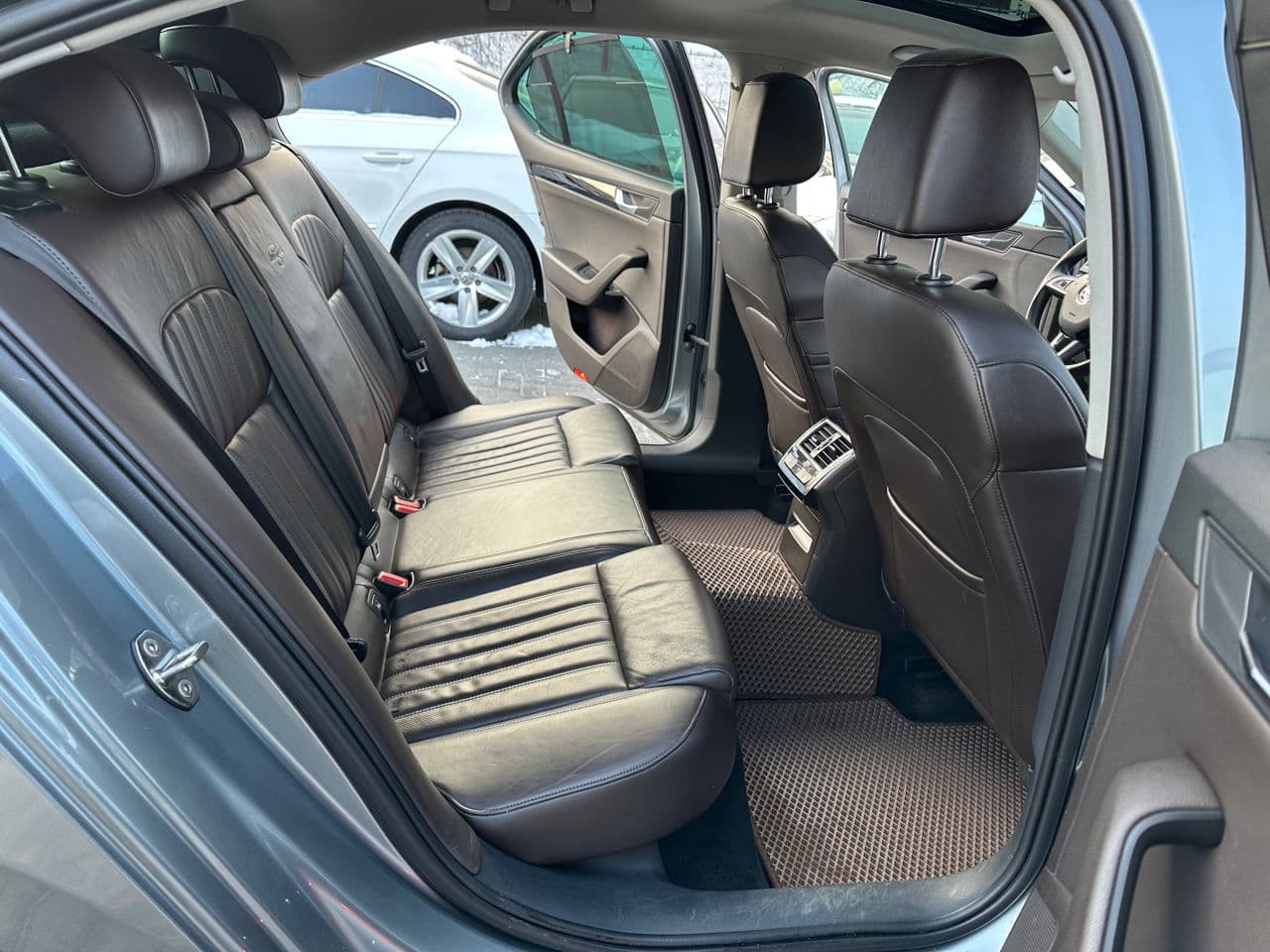 2015 Skoda Superb — Miniatură 20