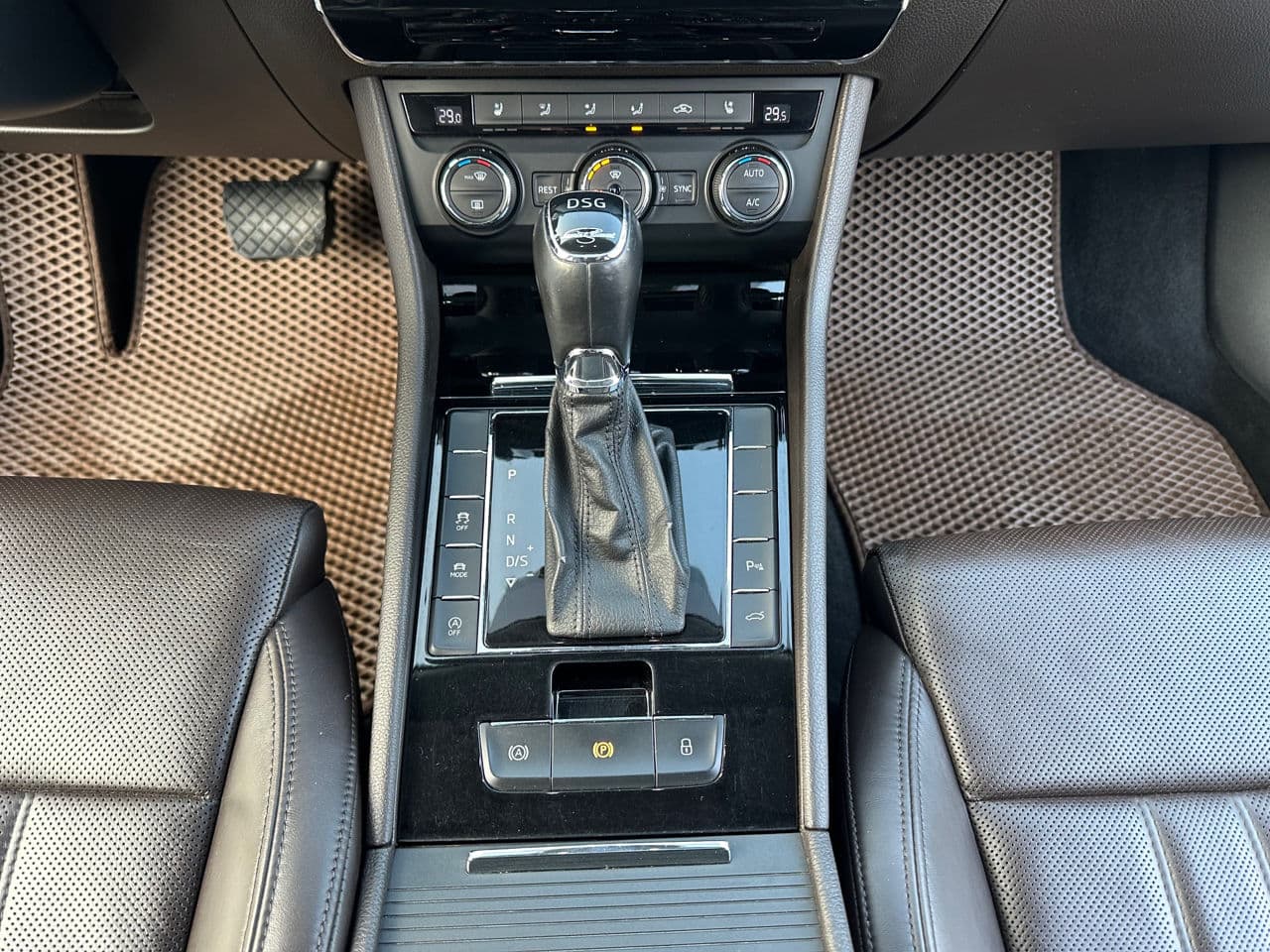 2015 Skoda Superb — Miniatură 13