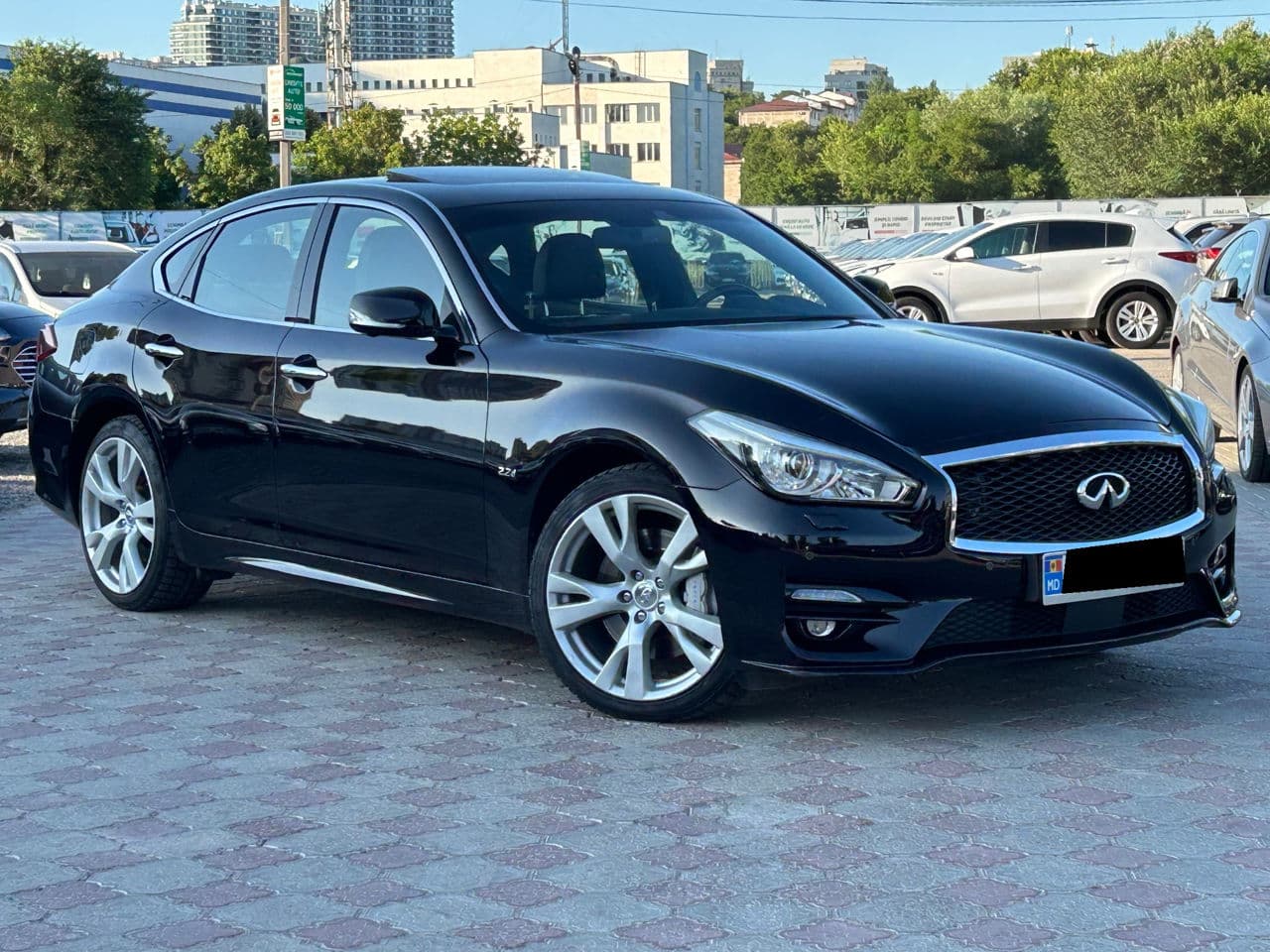 2018 Infiniti Q70 — Miniatură 4