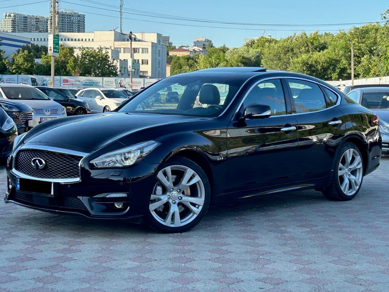 Infiniti Q70