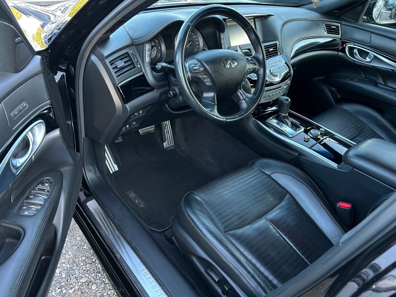 2018 Infiniti Q70 — Miniatură 5